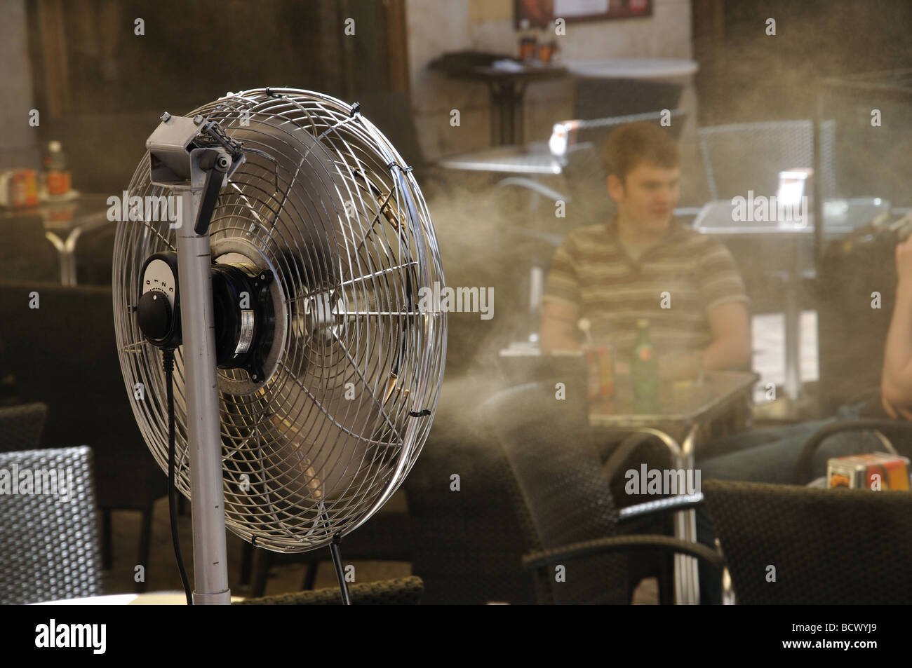 Ventola di raffreddamento nel ristorante all'aperto, Plaza del Obispo, Malaga, Costa del Sol, provincia di Malaga, Andalusia, Spagna Foto Stock