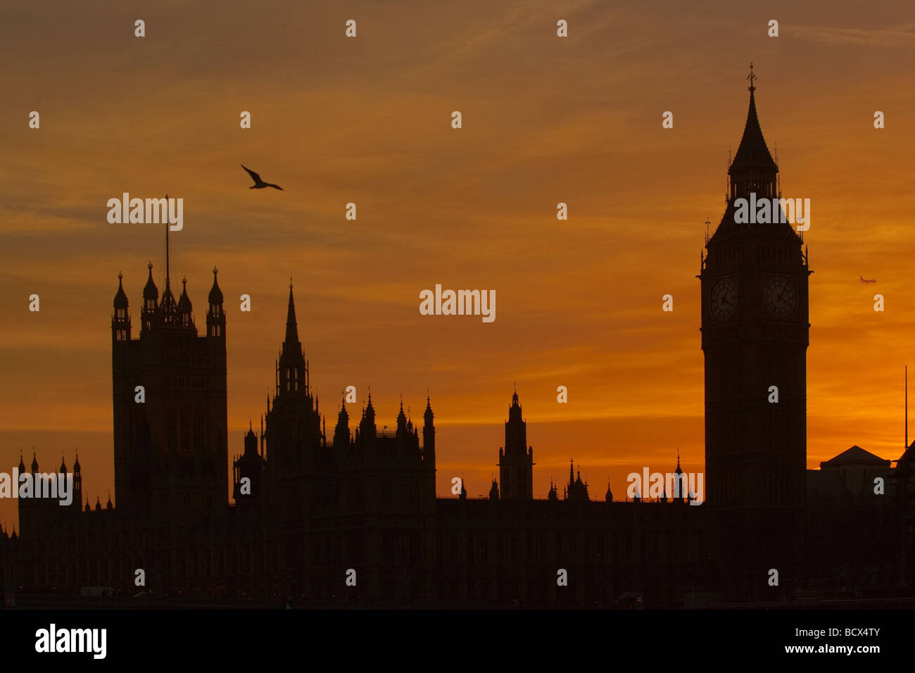 River Thames and Houses of Parliament a Westminster London UK Foto Stock