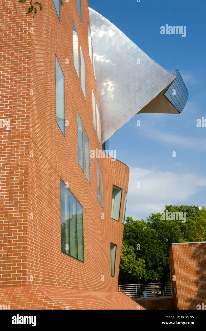 Dettaglio di Pietro B edificio di Lewis di Frank Gehry su Case Western Reserve campus in Cleveland Ohio Foto Stock