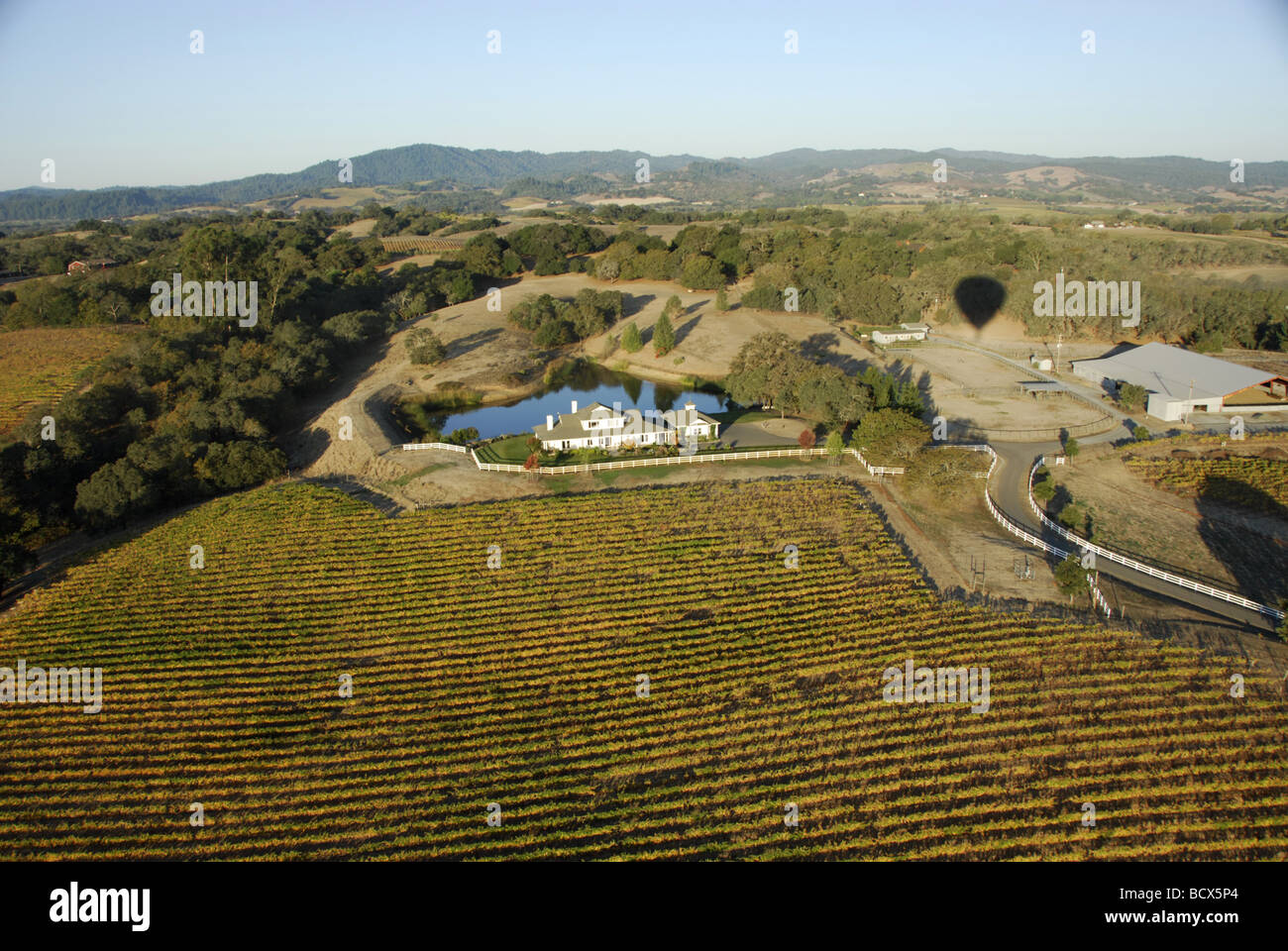 Ottenere pronto per il volo in mongolfiera su Sonoma County, California Foto Stock