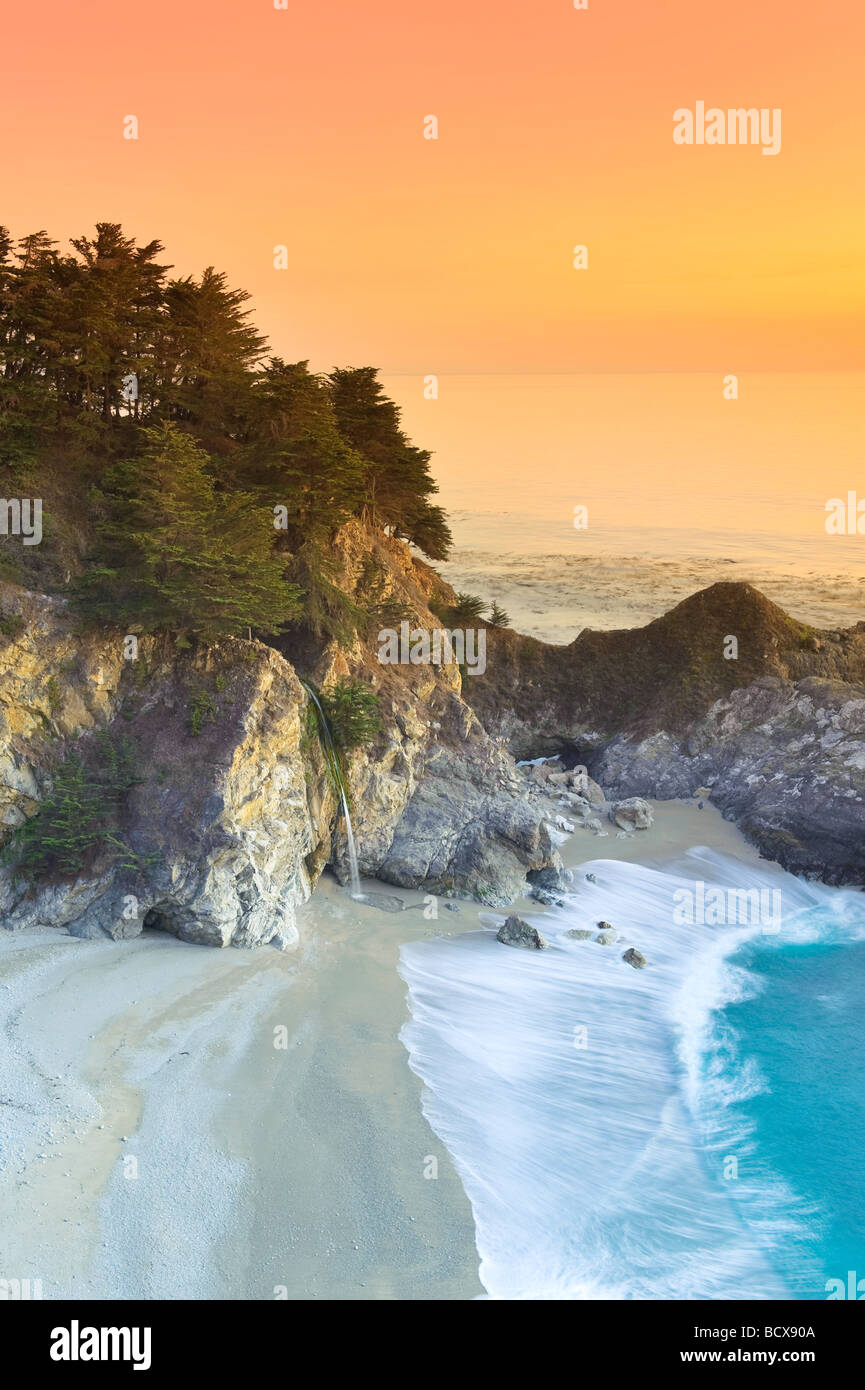 Stati Uniti d'America California Big Sur del litorale del Pacifico Julia Pfeiffer Burns State Park McWay cade Foto Stock