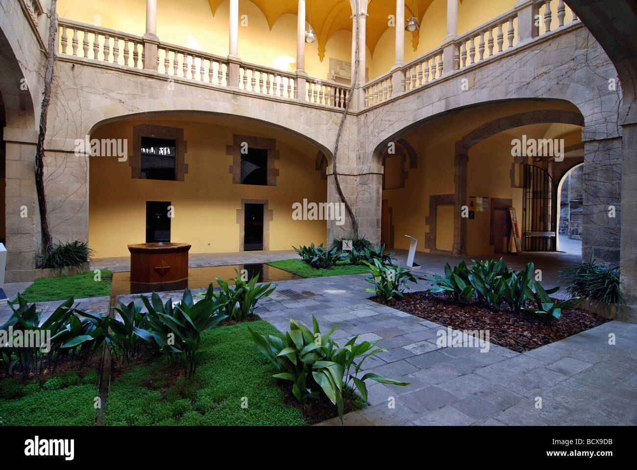 Palau del Lloctinent Arxiu de la Corona d 'Arago quartiere Gotico Barcellona Catalonia Spagna Foto Stock
