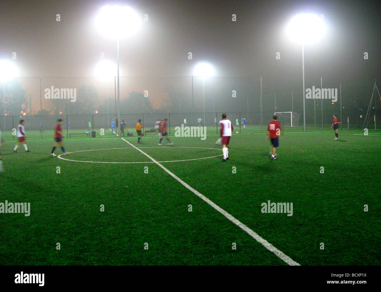 Notte tempo sette-un-calcio laterale Foto Stock