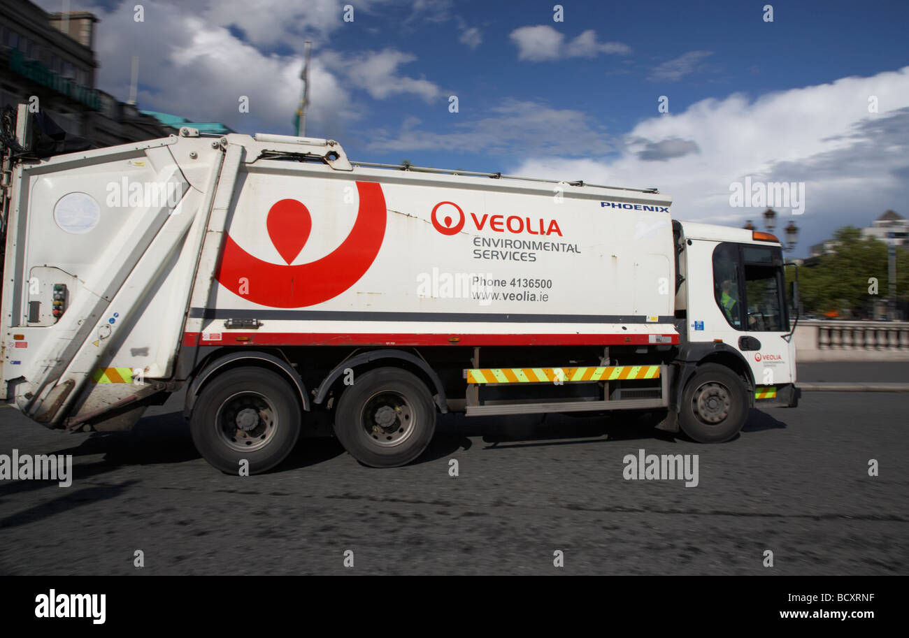 Veolia servizi ambientali spazzatura autocarro autocarro con cassone ribaltabile società privata a Dublino Repubblica di Irlanda Foto Stock