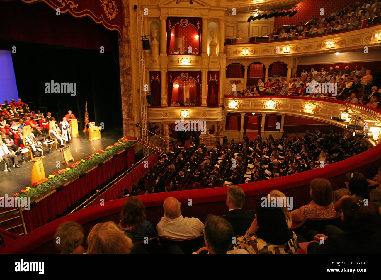 Il pubblico in un pranzo di sua maestà del teatro di Aberdeen, Scozia, durante una performance Foto Stock