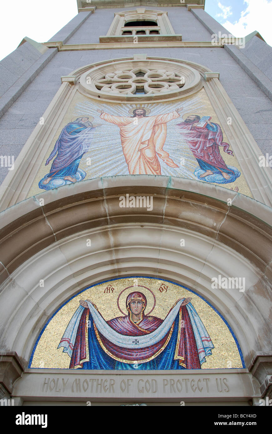 L'ingresso anteriore della Cattedrale della Trasfigurazione di una ormai abbandonato una moderna cattedrale situato in Markham, Ontario, Canada Foto Stock