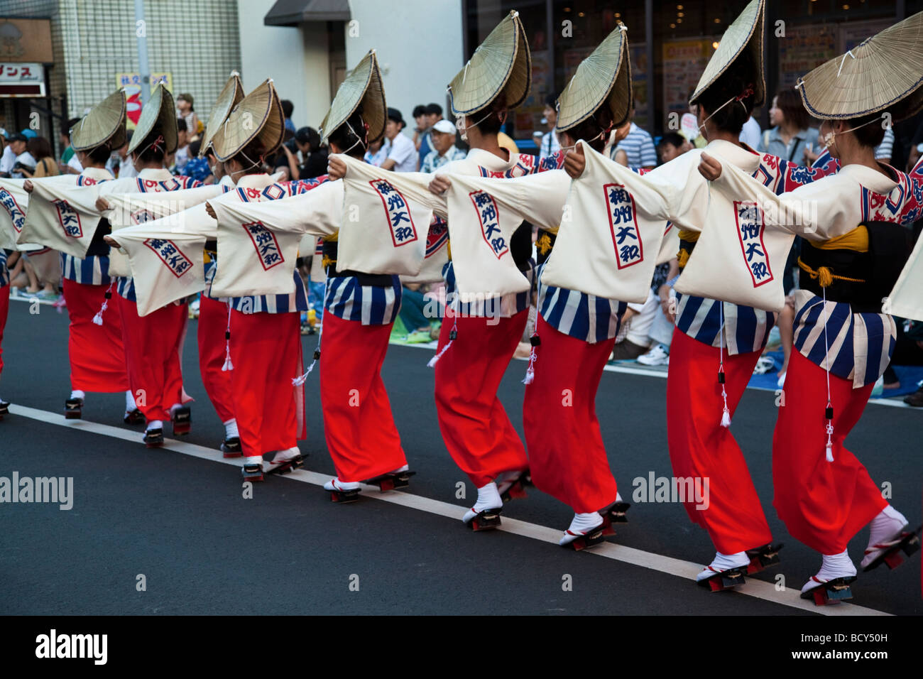 Giapponese awa ballerini di odori a Yamato Festival di Kanagawa. Foto Stock