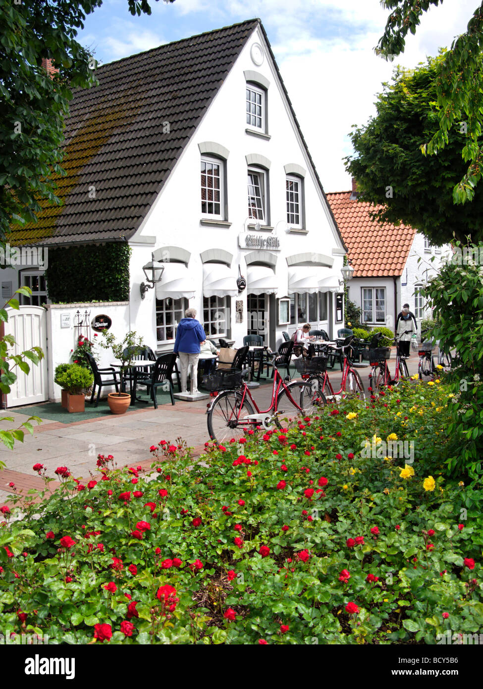 Street Cafe nella città di Wyk sul Nord Frisone Isola di Fohr Germania Foto Stock
