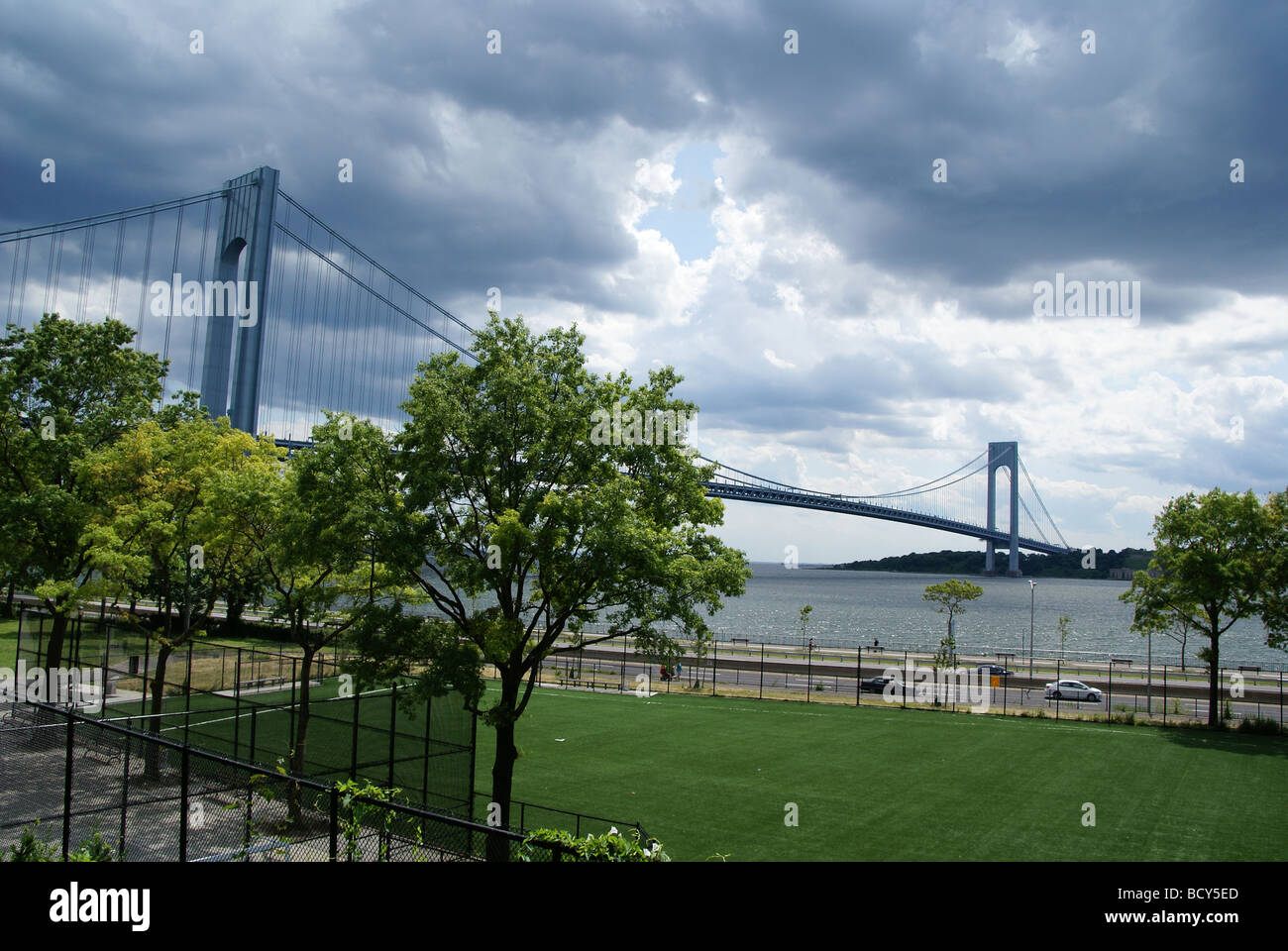 Verrazano Narrows Bridge il collegamento di Brooklyn a Staten Island Foto Stock