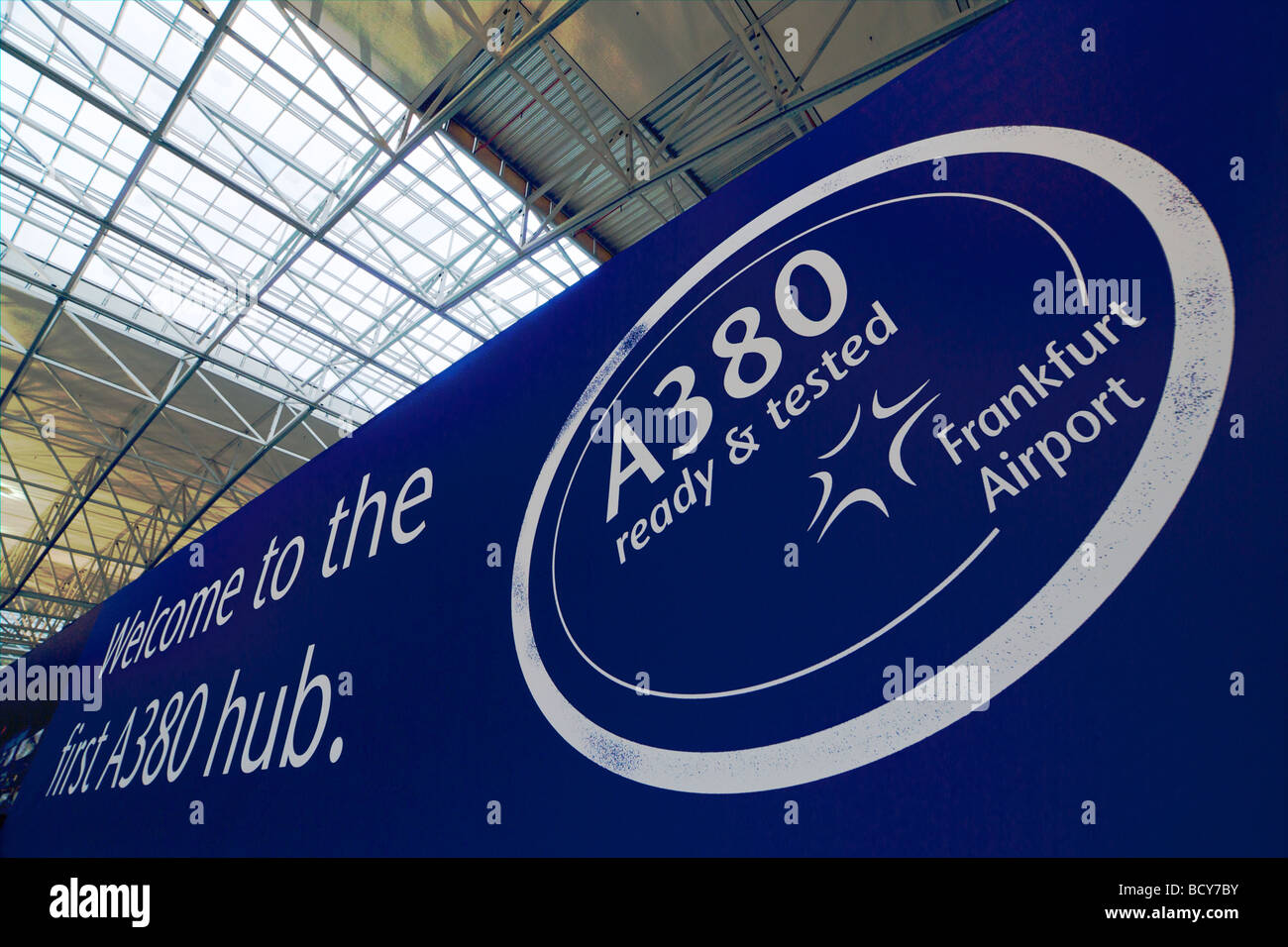 Airbus A380 banner all'aeroporto di Francoforte (FRA) in Germania Foto Stock