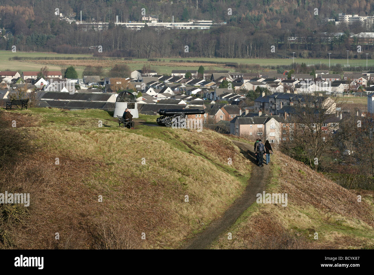 La gente che camminava sul colle gowan Stirling Scozia gennaio 2009 Foto Stock