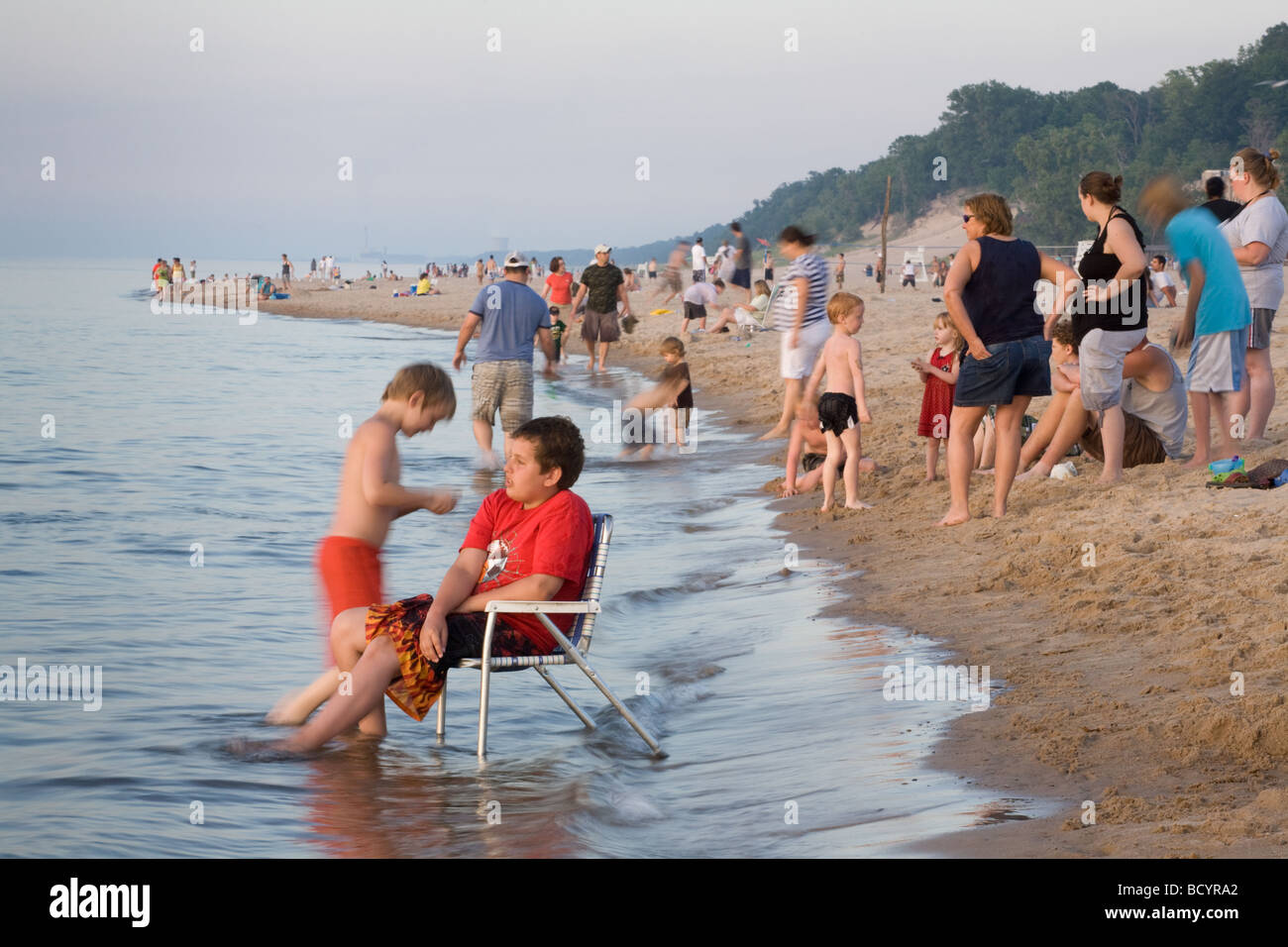 Affollata spiaggia a Indiana Dunes State Park e National Seashore Foto Stock