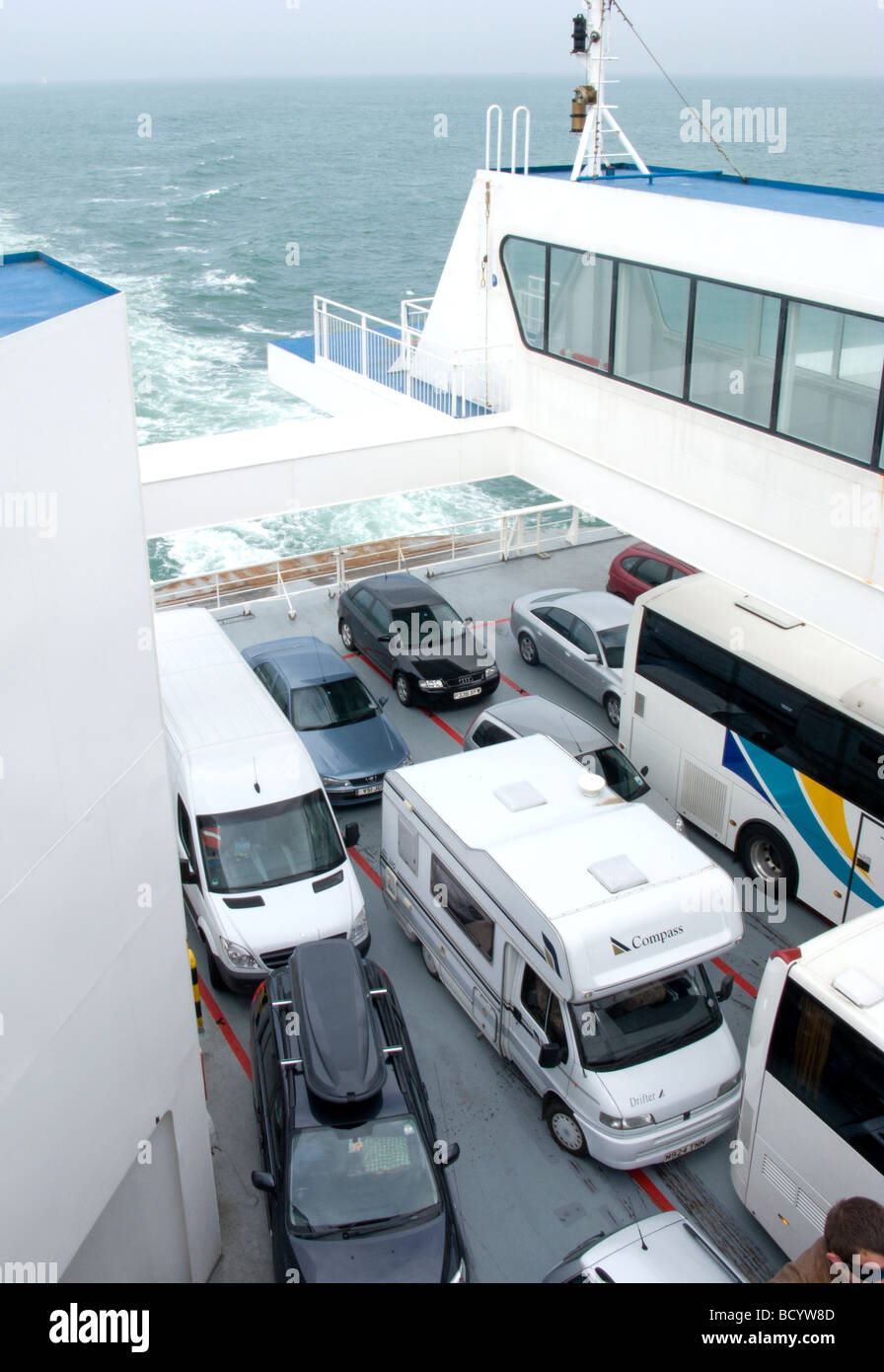 Sulle vetture a Dover a Calais ferry Foto Stock