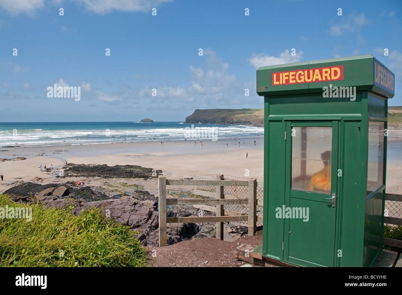 Lifeguard hut Polzeath Beach Cornwall Inghilterra Foto Stock