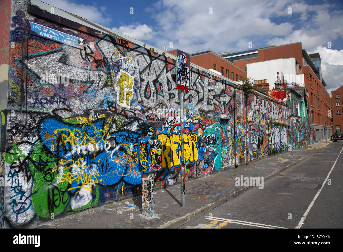 Il famoso U2 parete ricoperta nella ventola grafitti a windmill lane studios di Dublino Repubblica di Irlanda Foto Stock