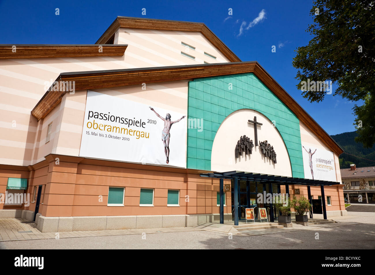 Rappresentazione della Passione a Oberammergau con il teatro, il Land della Baviera Germania Foto Stock