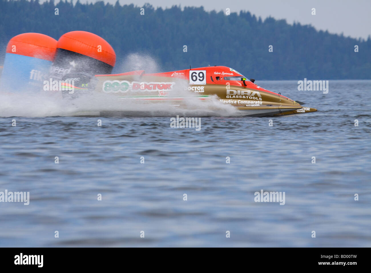 Da F1 Powerboat nel Campionato del Mondo a Lahti Finlandia 12-13 giugno 2009. Autista Valerio Lagiannella imbarcazione 69 Foto Stock