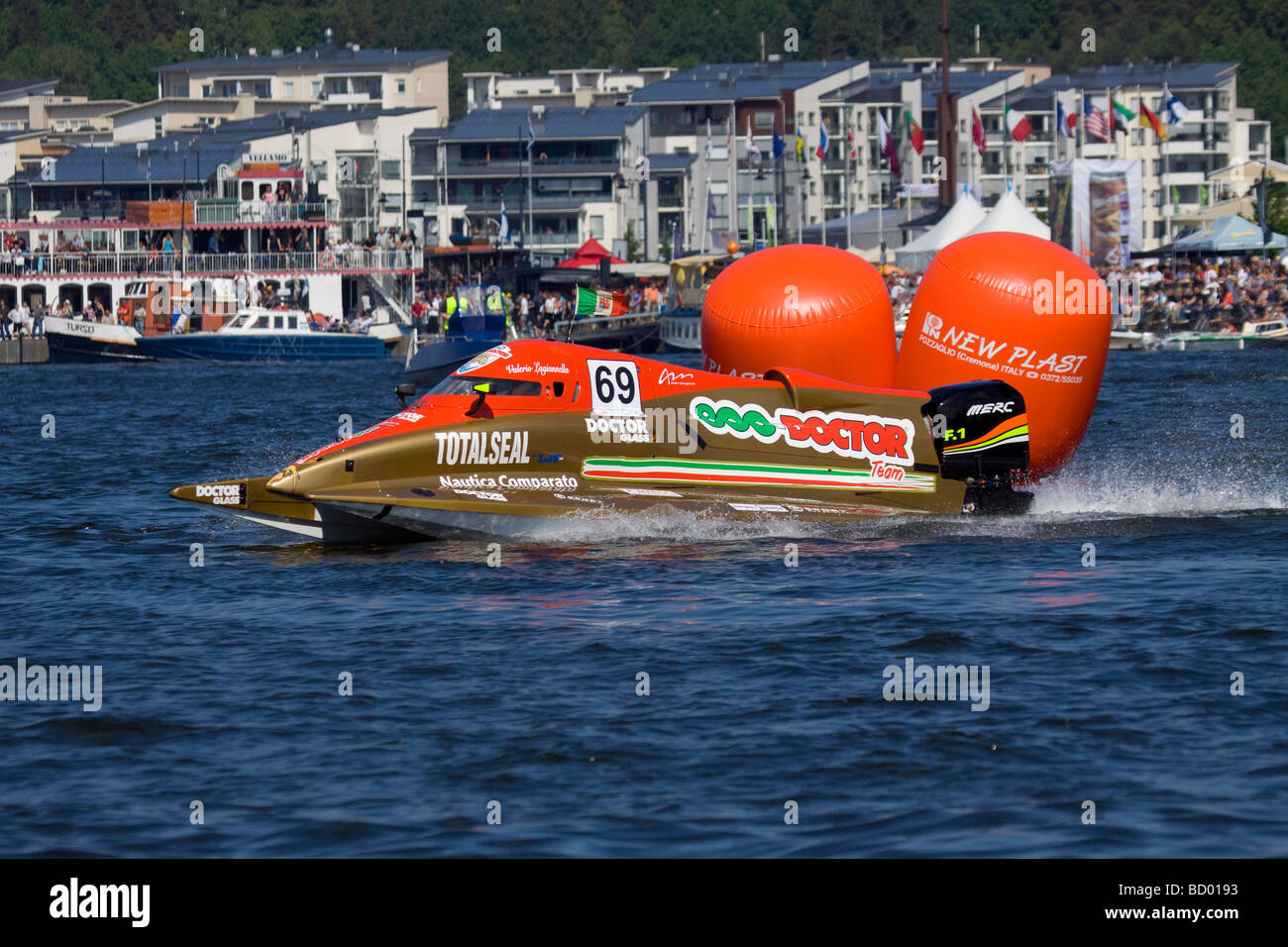 Da F1 Powerboat nel Campionato del Mondo a Lahti Finlandia 12-13 giugno 2009. Autista Valerio Lagiannella numero 69 Foto Stock