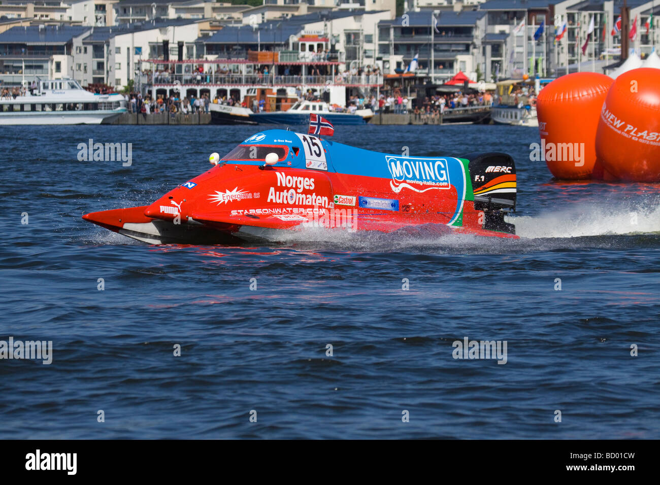 Da F1 Powerboat nel Campionato del Mondo a Lahti Finlandia 12-13 giugno 2009. Autista Marit Stromoy barca numero 15. Foto Stock