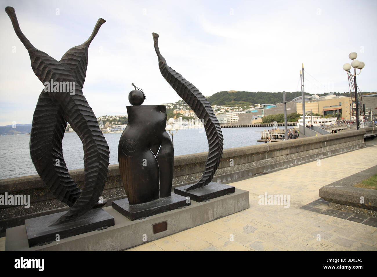 Frutti del giardino scultura di Paolo Dibble sul lungomare di Wellington, Nuova Zelanda Foto Stock