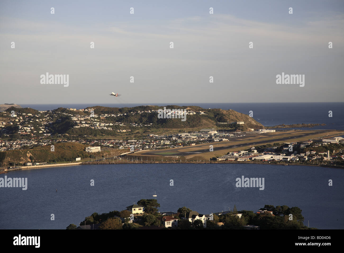 Dall'Aeroporto di Wellington, Evans Bay e dintorni, Wellington, Nuova Zelanda Foto Stock
