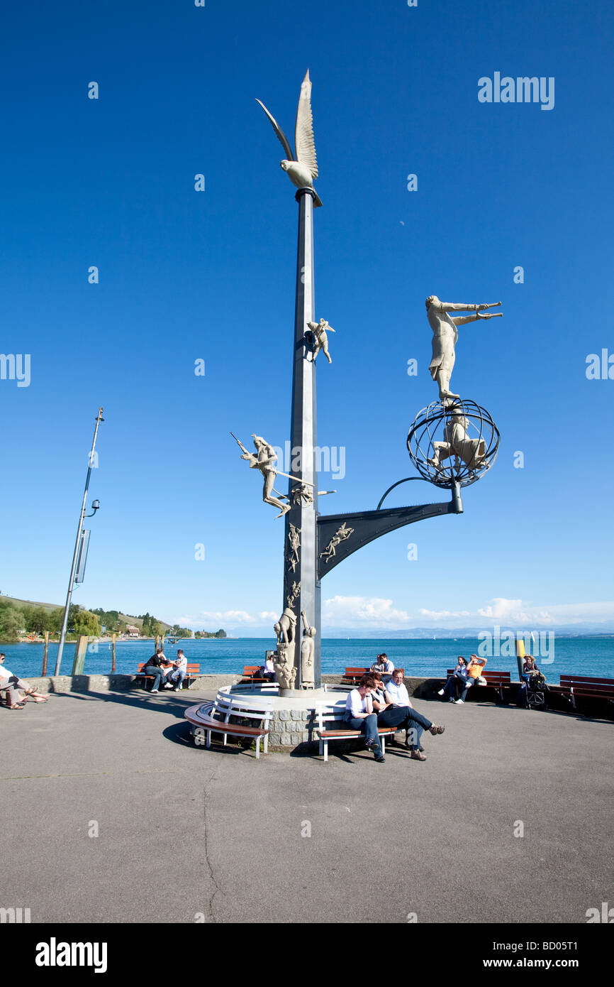Mesmer und seine Widersacher, Mesmer e i suoi avversari, scultura da Peter Lenk, jetty in Meersburg sul Lago di Costanza, admini Foto Stock