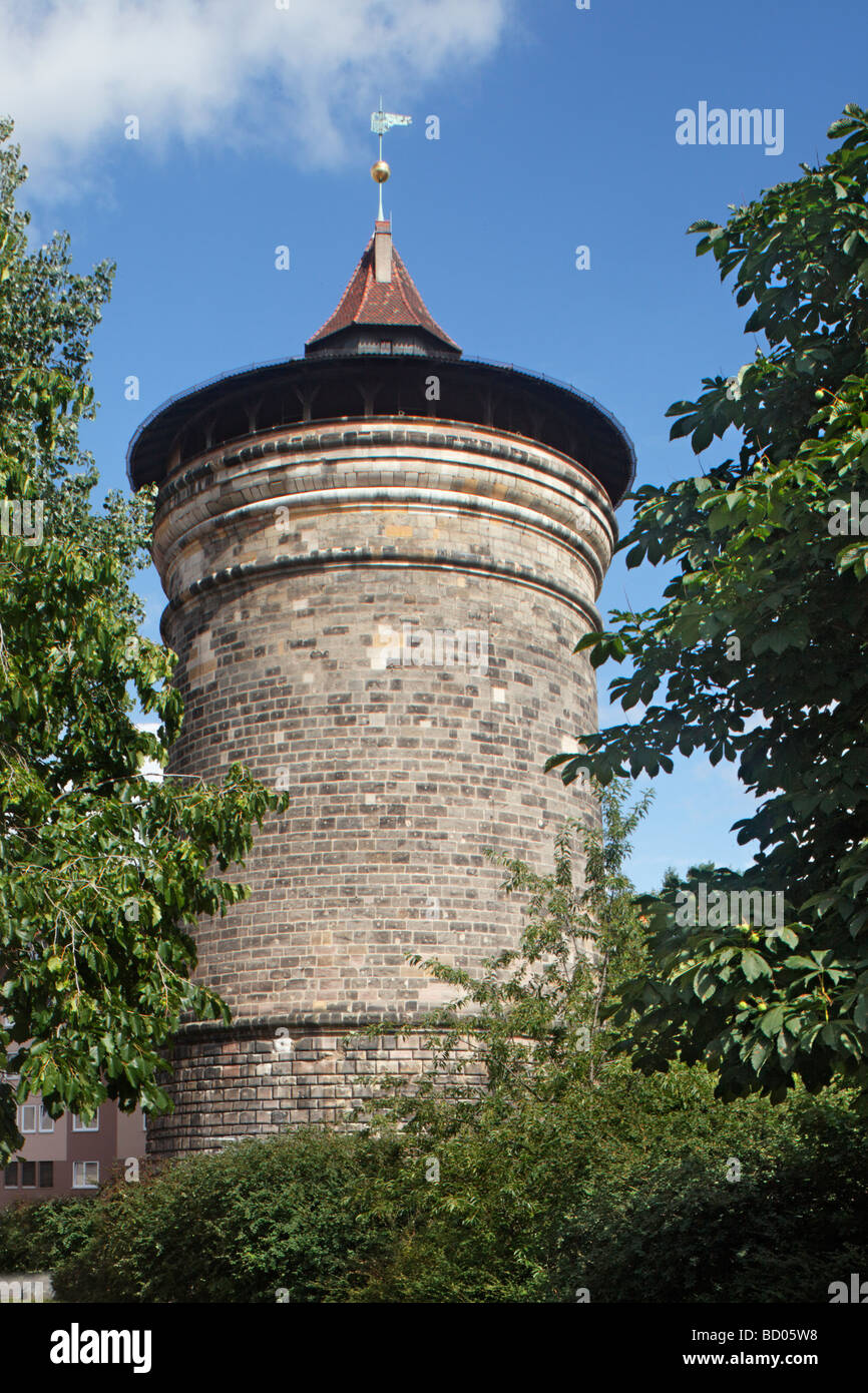 Torre Laufertor, torre fortificata, costruita nel XIV secolo, alta 40 metri, mura di fortificazione della città, la città vecchia, la città di N Foto Stock