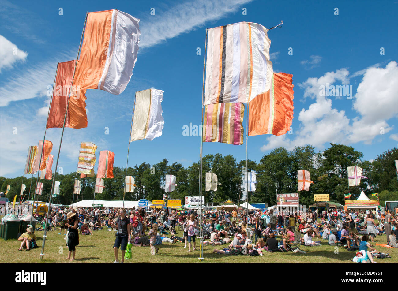 Persone in arena al WOMAD 2009 Charlton Park WILTSHIRE REGNO UNITO Foto Stock