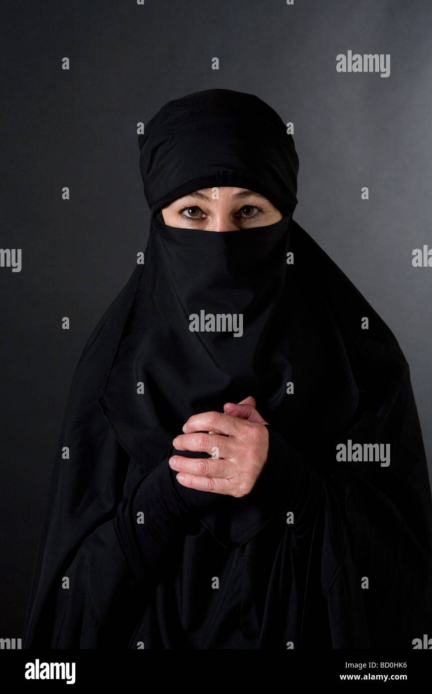 Islam donna musulmana che indossa un burqa niqab burka Foto Stock