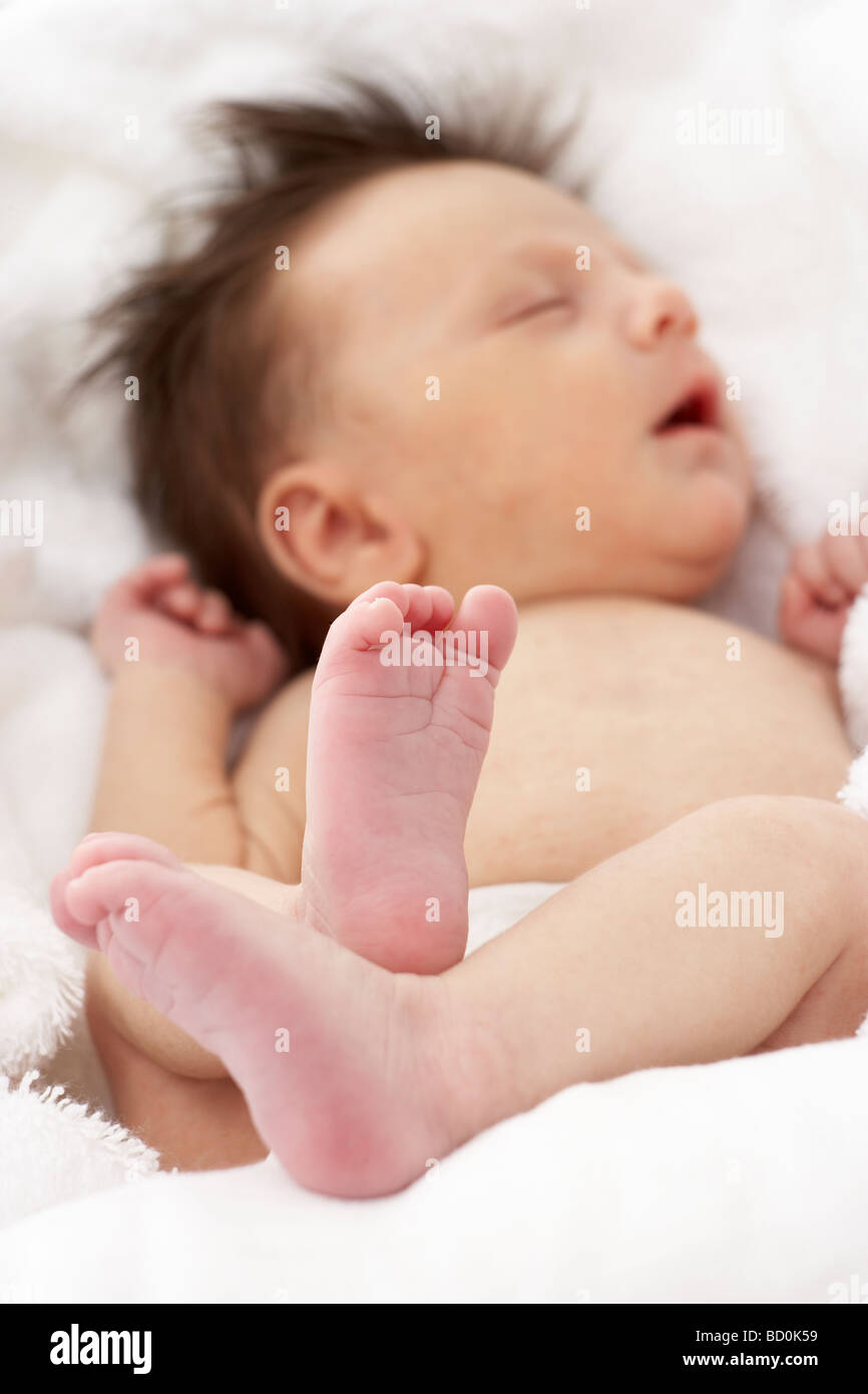 Dettaglio del sonno del bambino in piedi Foto Stock