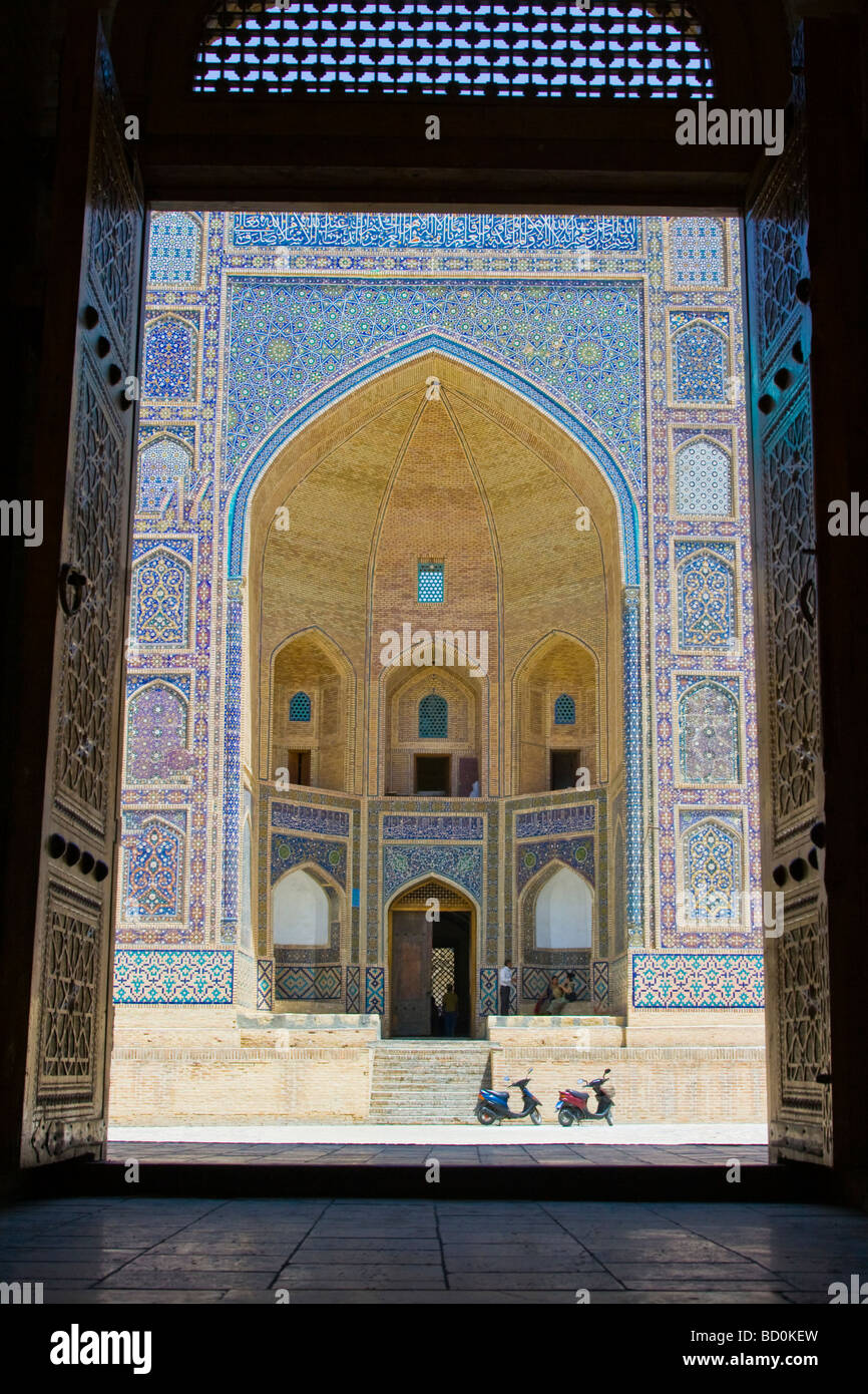 Mir mi Medrasa araba a Bukhara Uzbekistan Foto Stock