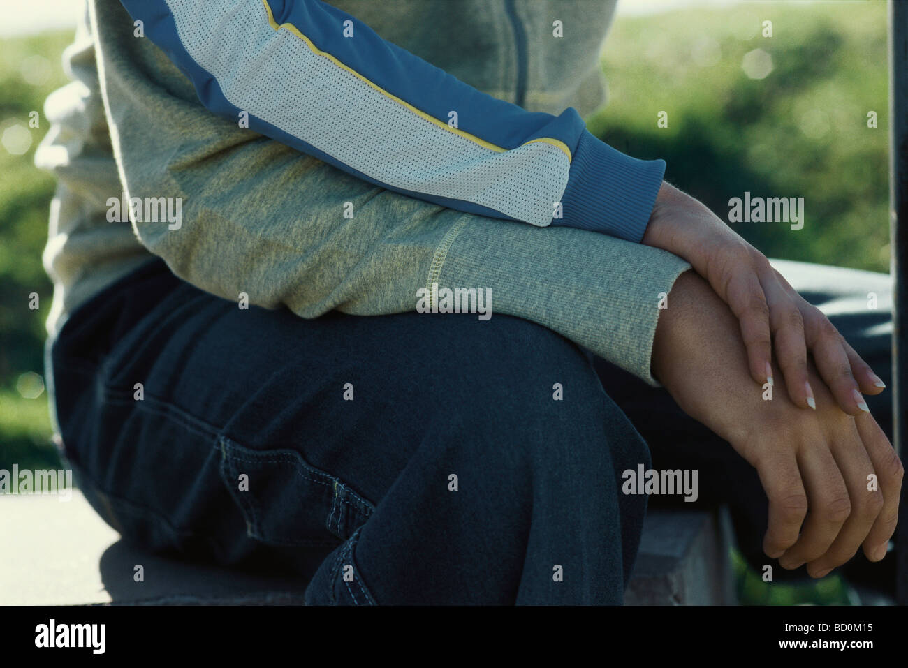 Coppia giovane toccando le mani Foto Stock