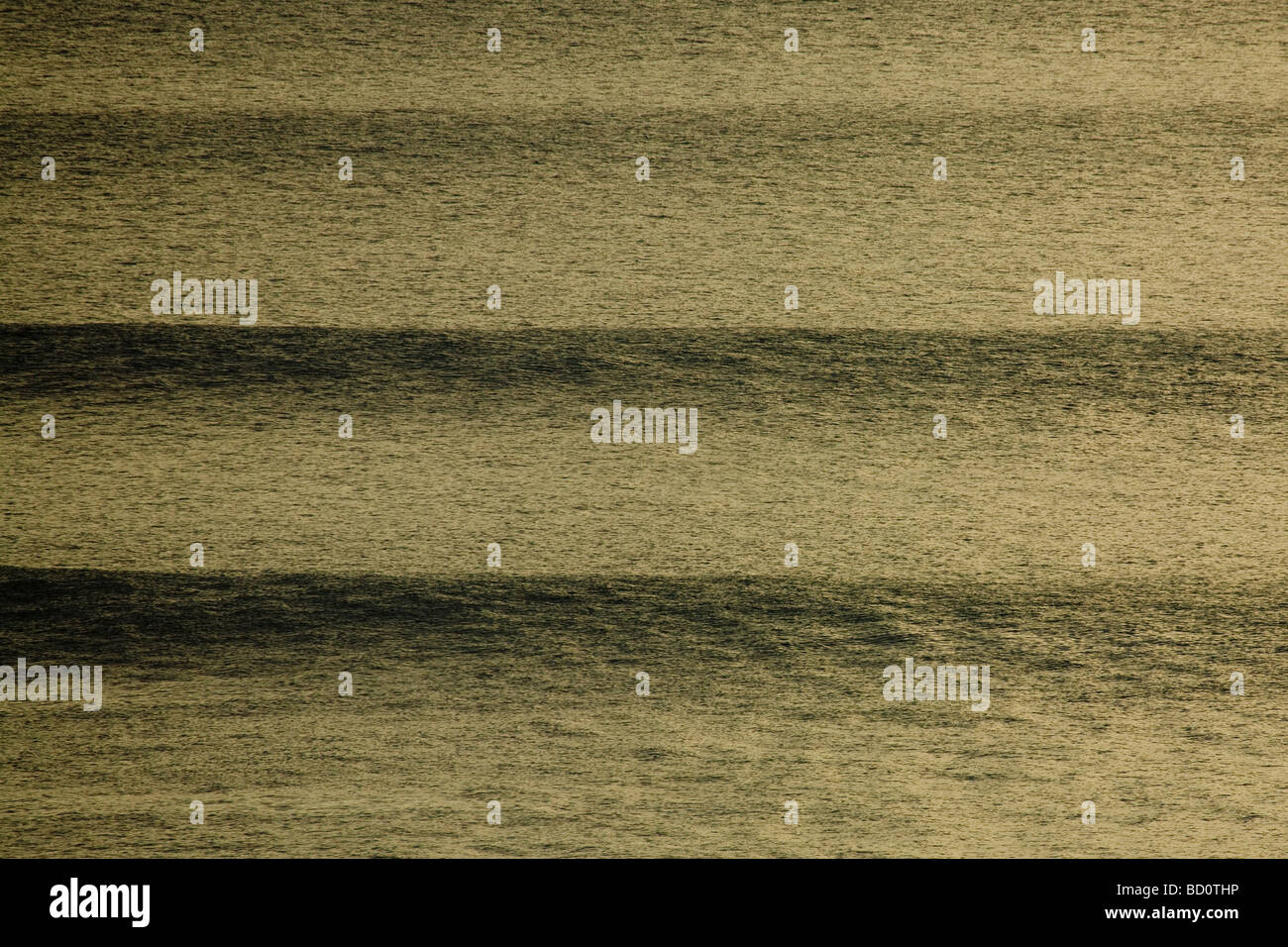 Un insieme di onde in avvicinamento alla spiaggia a Bingin, Bali, Indonesia Foto Stock