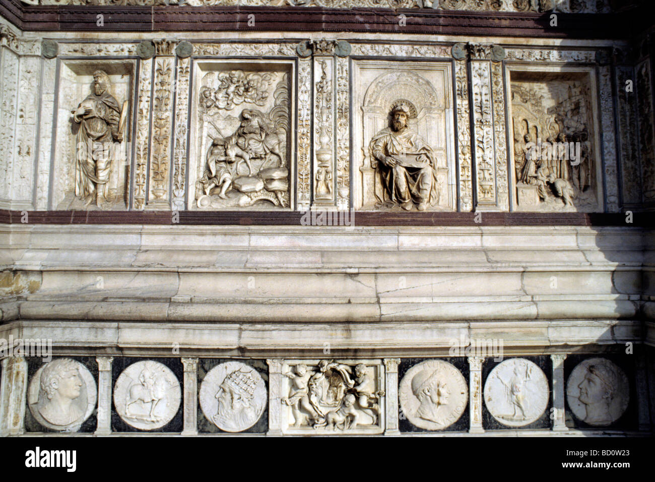 Basso rilievo della Certosa di Pavia Italia Foto Stock