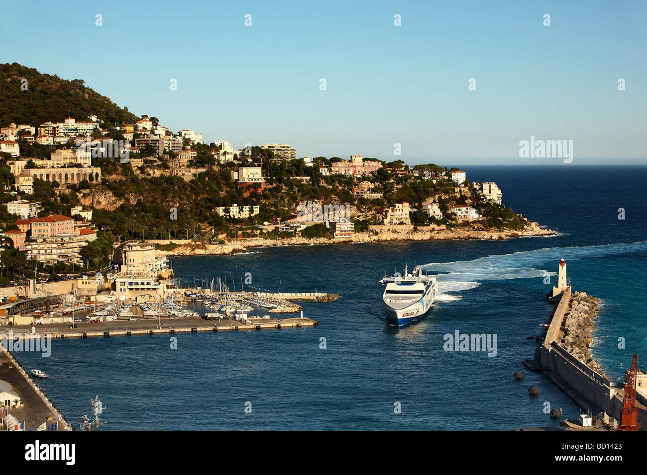 La Corsica a Nizza traghetto in arrivo al porto di Nizza Provence Alpes Cote d Azur Costa Azzurra Francia Foto Stock