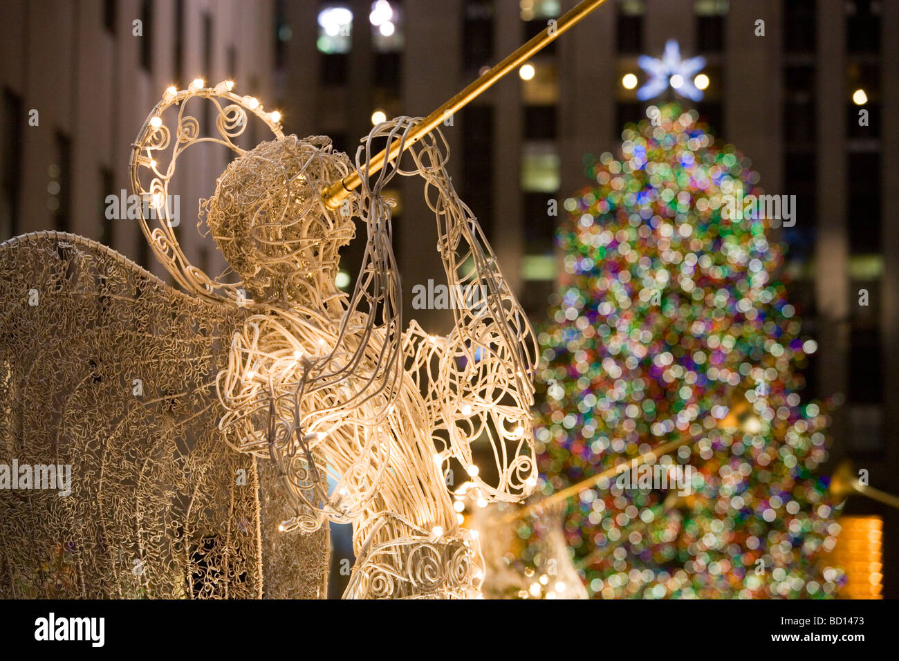 L'albero di Natale al Rockefeller Center con gli angeli. Foto Stock