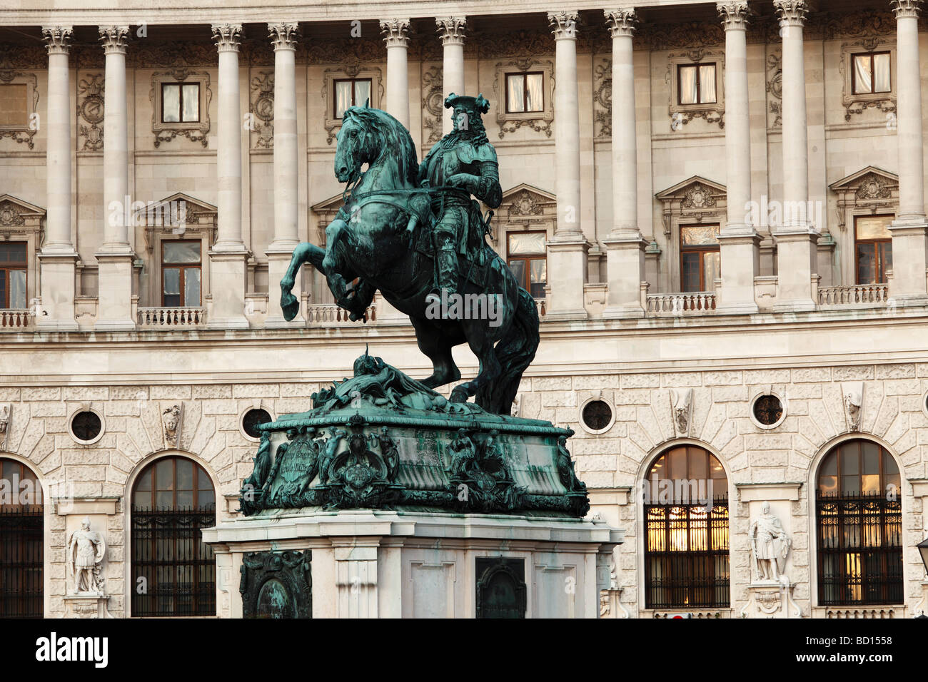 Principe Eugen statua equestre, il Palazzo Imperiale Hofburg, Heldenplatz Piazza degli Eroi, Vienna, Austria, Europa Foto Stock