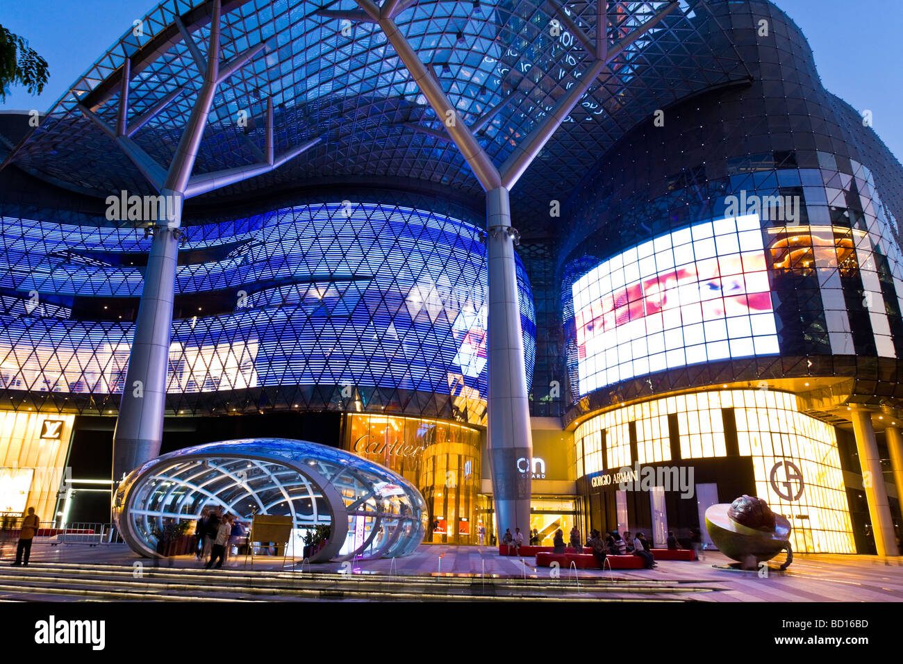 Di Singapore, Orchard Road, ION Orchard Shopping Mall Foto Stock