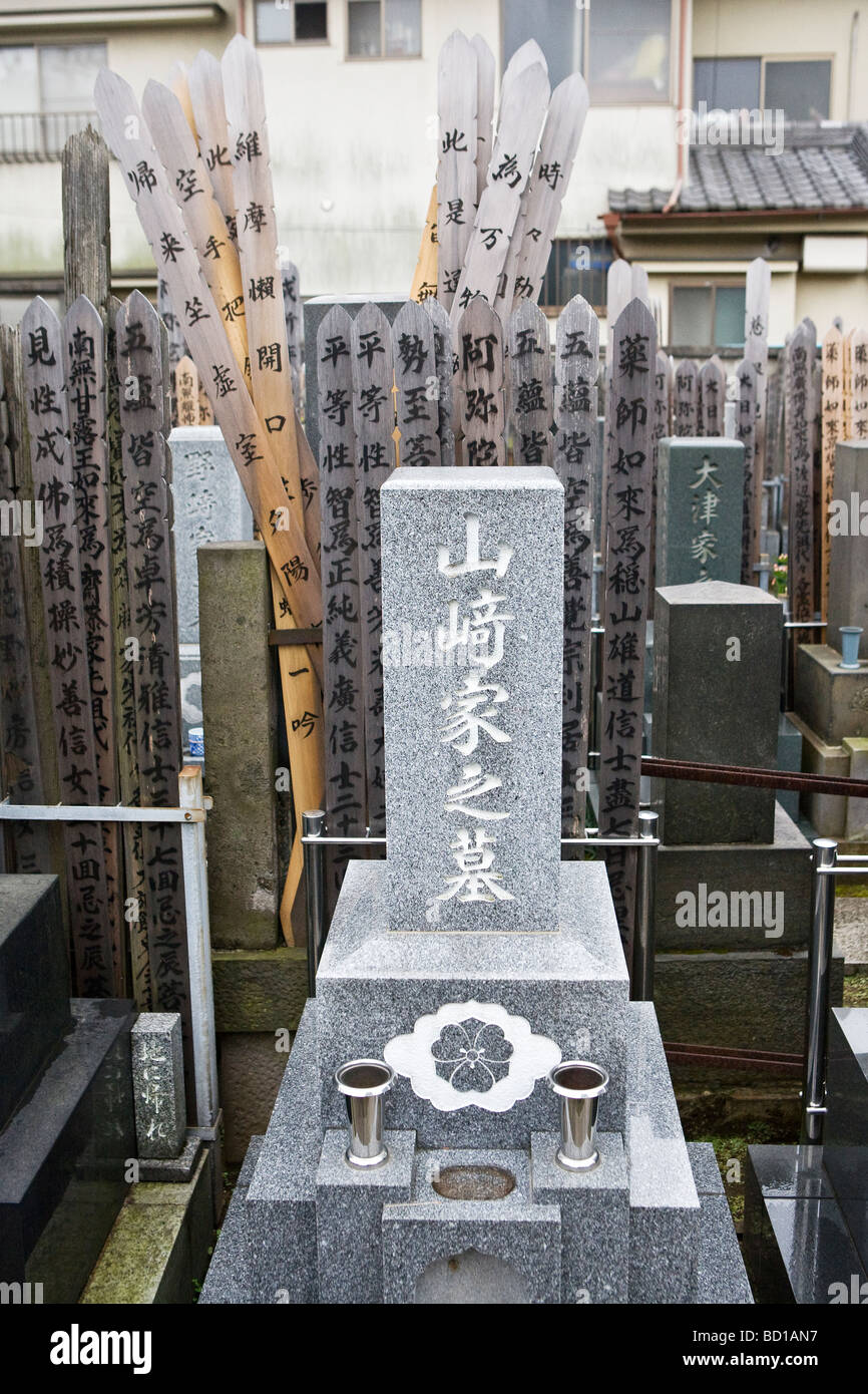 Un tradizionale giapponese del cimitero di Tokyo, Giappone Foto Stock