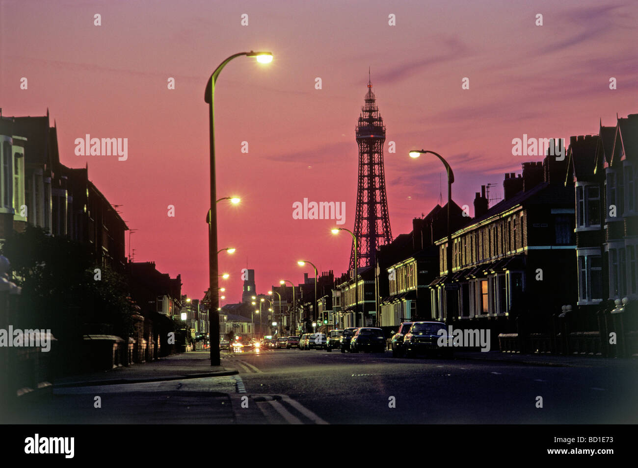 Serata di Blackpool con la famosa torre in silhouette Foto Stock