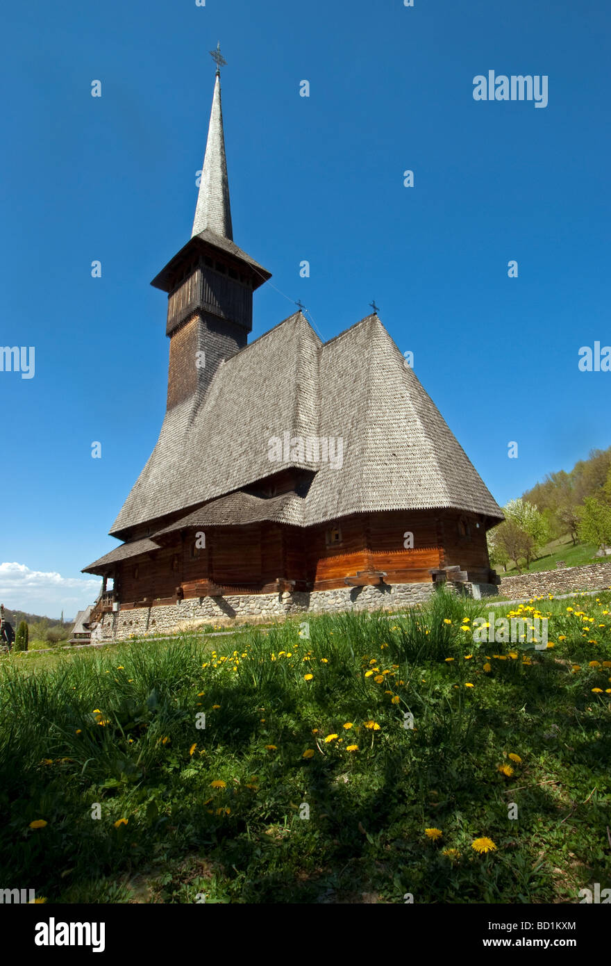 In legno chiesa ortodossa a Barsana Monastero complesso in Romania il Maramures Contea Foto Stock