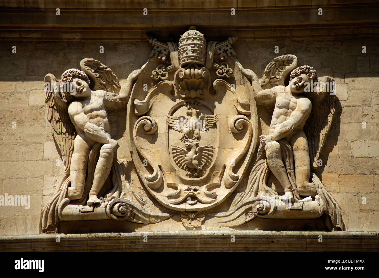 Stemma della famiglia Borghese sulla facciata dell'Hotel des Monnaies a Avignon, Provence, Francia Foto Stock