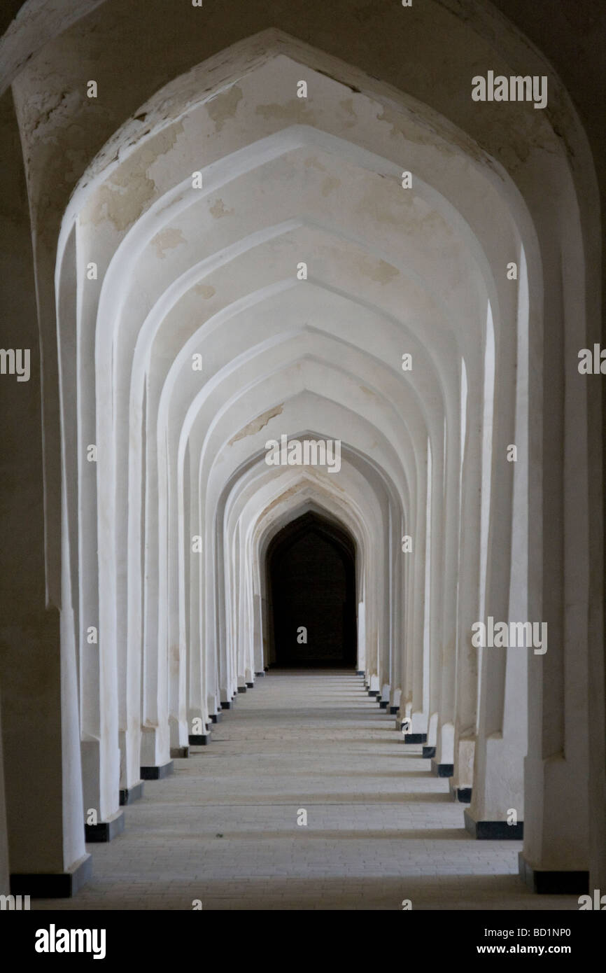 Hall all'interno della moschea Kalon o Jama Masjid a Bukhara Uzbekistan Foto Stock