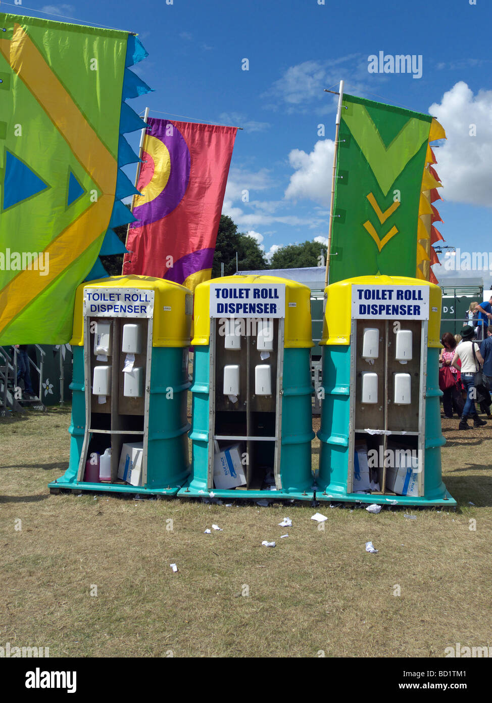 Rotolo di carta igienica dispenser al Latitude festival culturali. Henham Park, Southwold, Suffolk, Inghilterra. Foto Stock