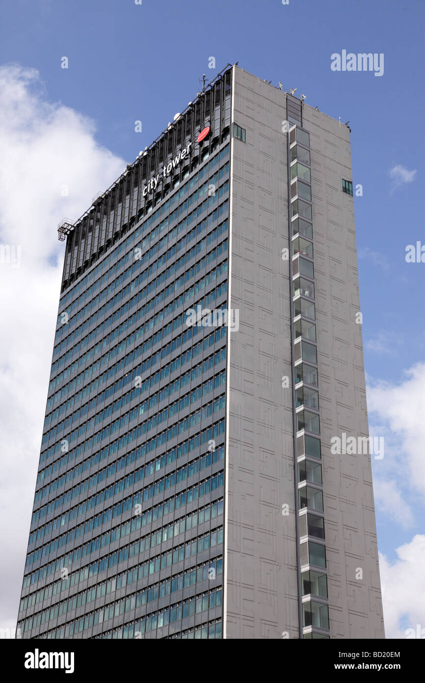 Torre della città il terzo edificio più alto ed è una delle destinazioni principali di trasmissione broadcast siti Piccadilly gardens Manchester Regno Unito Foto Stock