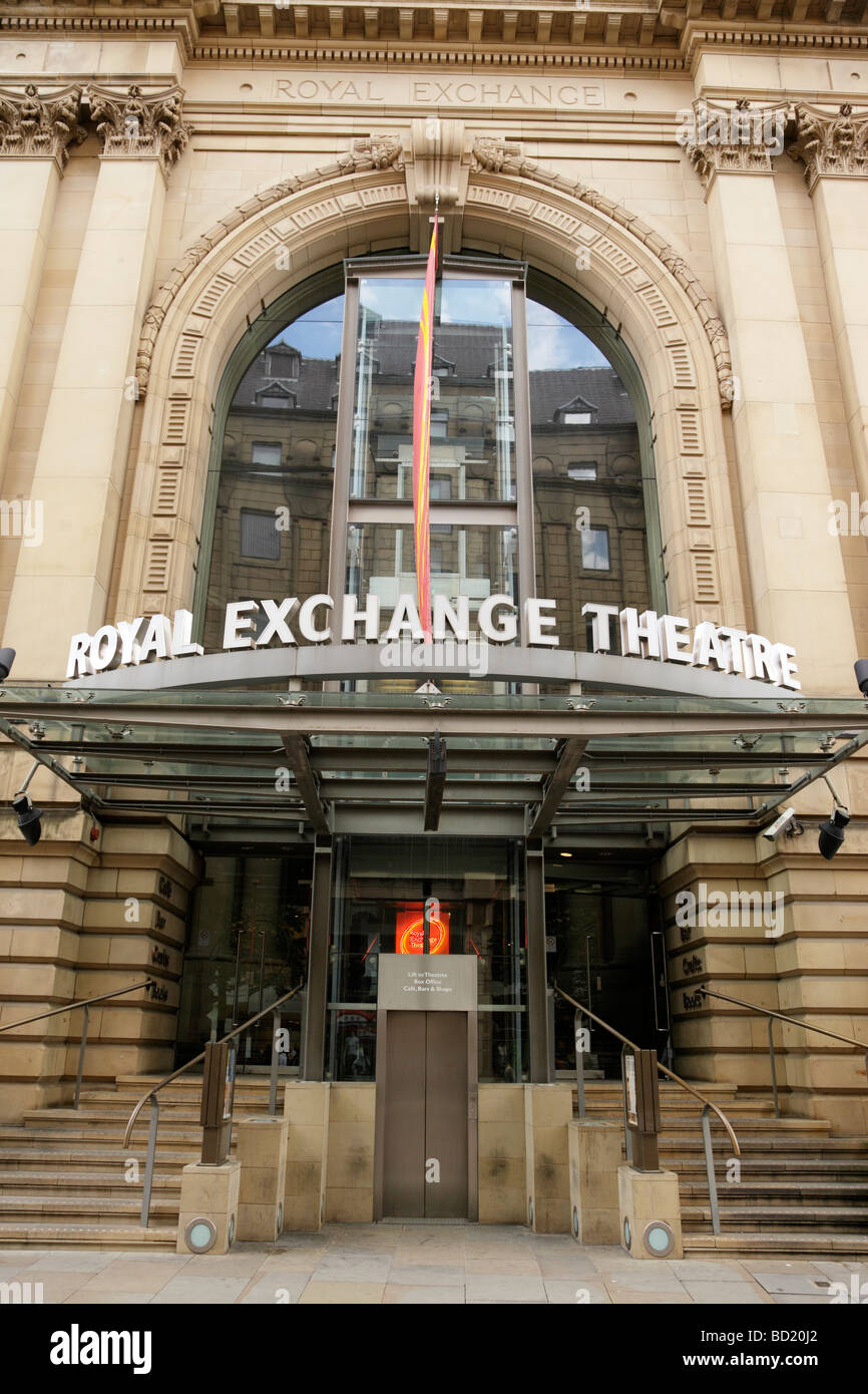 La facciata della Royal Exchange Theatre su st annes square Manchester Regno Unito Foto Stock