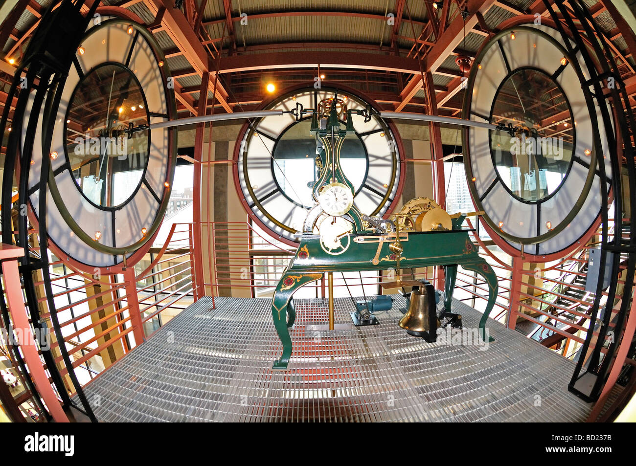 Torre con orologio nel museo pubblico del Van Andel Museum Center Grand Rapids Foto Stock