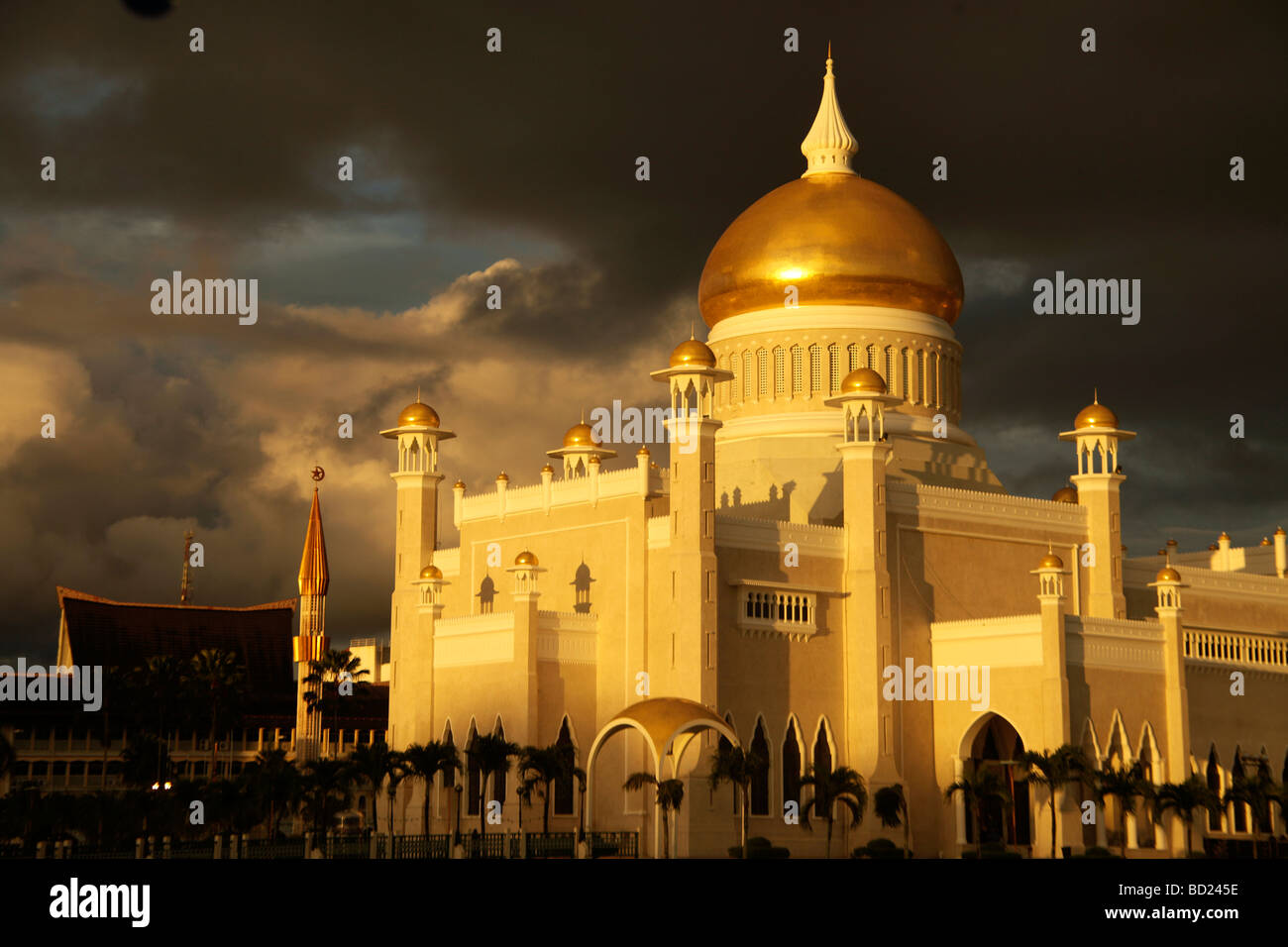 Royal moschea del sultano Omar Ali Saifuddin nella città capitale Bandar Seri Begawan Brunei Asia Foto Stock