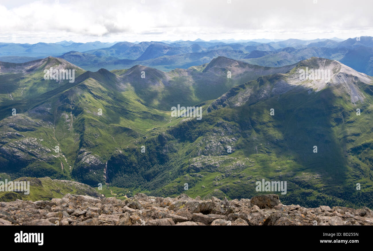 FORT WILLIAM INVERNESSSHIRE una verde e lussureggiante panorama dalla vetta del Ben Nevis con un giorno libero a luglio 2009 Foto Stock