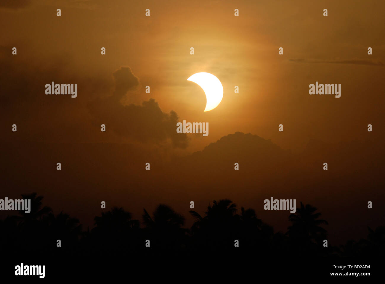 Una parziale eclissi solare ; India Foto Stock